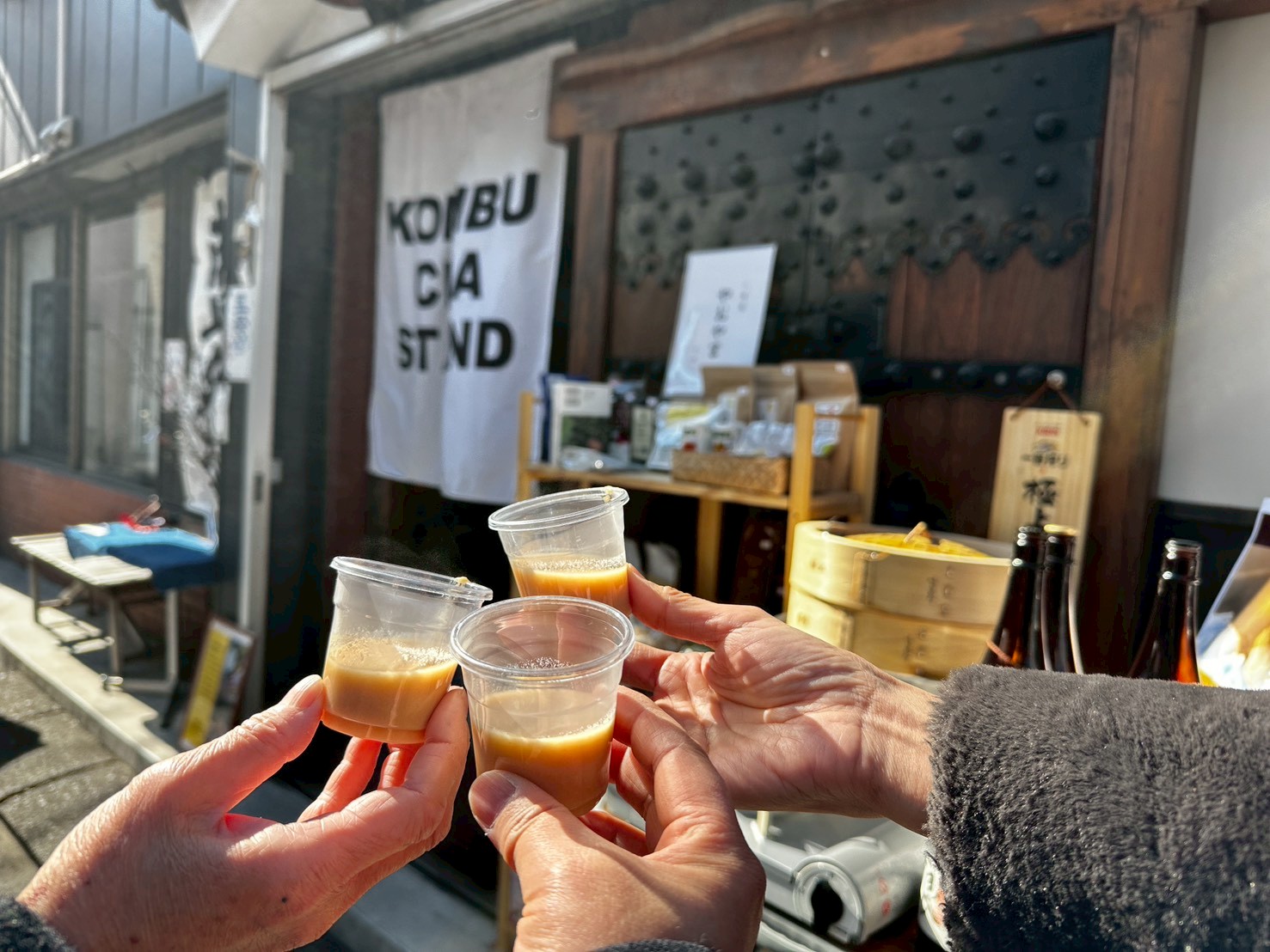 「藍祭」で乾杯する様子